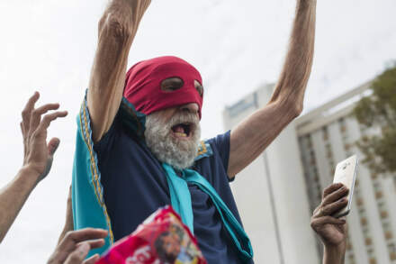 Capitão Astúcia: filme nacional sobre super-herói idoso anuncia exibições no país