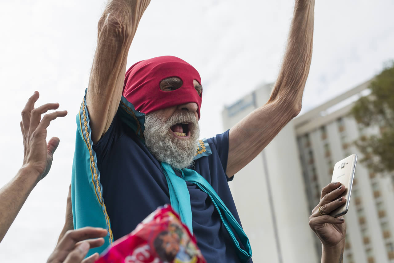 Capitão Astúcia: filme nacional sobre super-herói idoso anuncia exibições no país