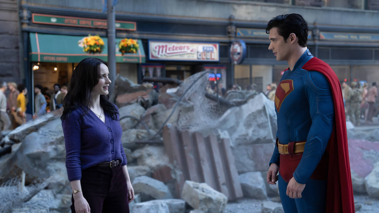 Superman ganha trailer oficial